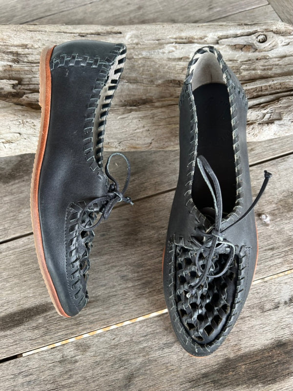 SAMPLE SALE:one of a kind woven leather oxfords.  Black. Size 6.5