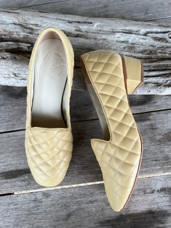 SAMPLE SALE: soft leather. cream colored quilted loafers.  size 6.5