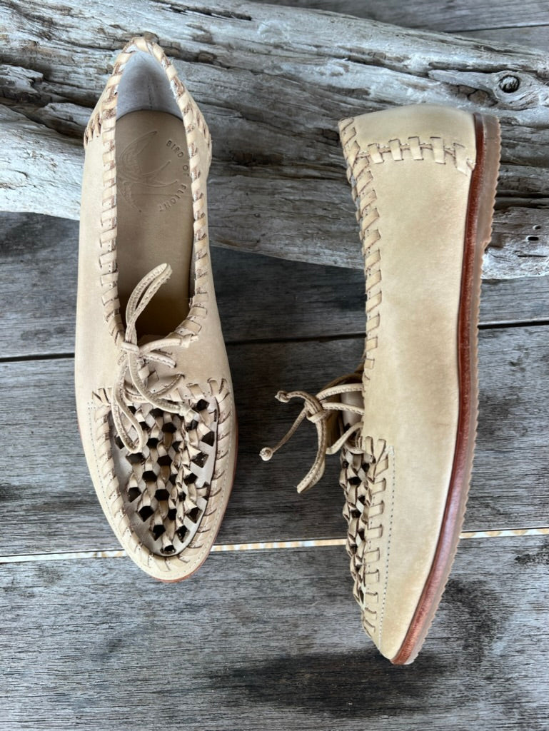 SAMPLE SALE: one of a kind woven leather oxfords.  Cream color. Size 6.5