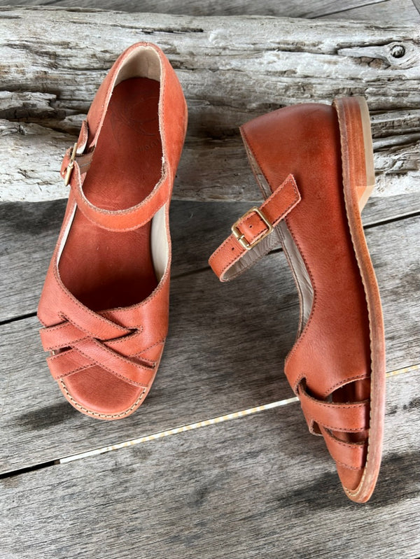 SAMPLE SALE: rust color closed back , woven front, sandals size 6.5